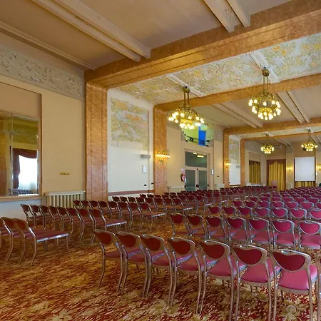 Palace Grand Varèse