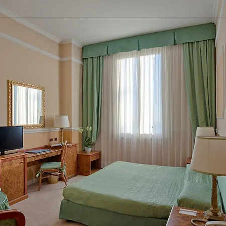 Palace Grand Hotel 4*